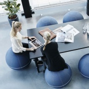 Siège ballon ergonomique contre le mal de dos au bureau - Azergo