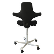 Travailler assis-debout avec le fauteuil de bureau Capisco - Posture active
