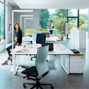 Lampadaire Lavigo pour éviter les éblouissements et la fatigue visuelle au bureau