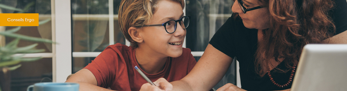 Ergonomie et école à la maison : les astuce anti-douleurs pour votre enfant